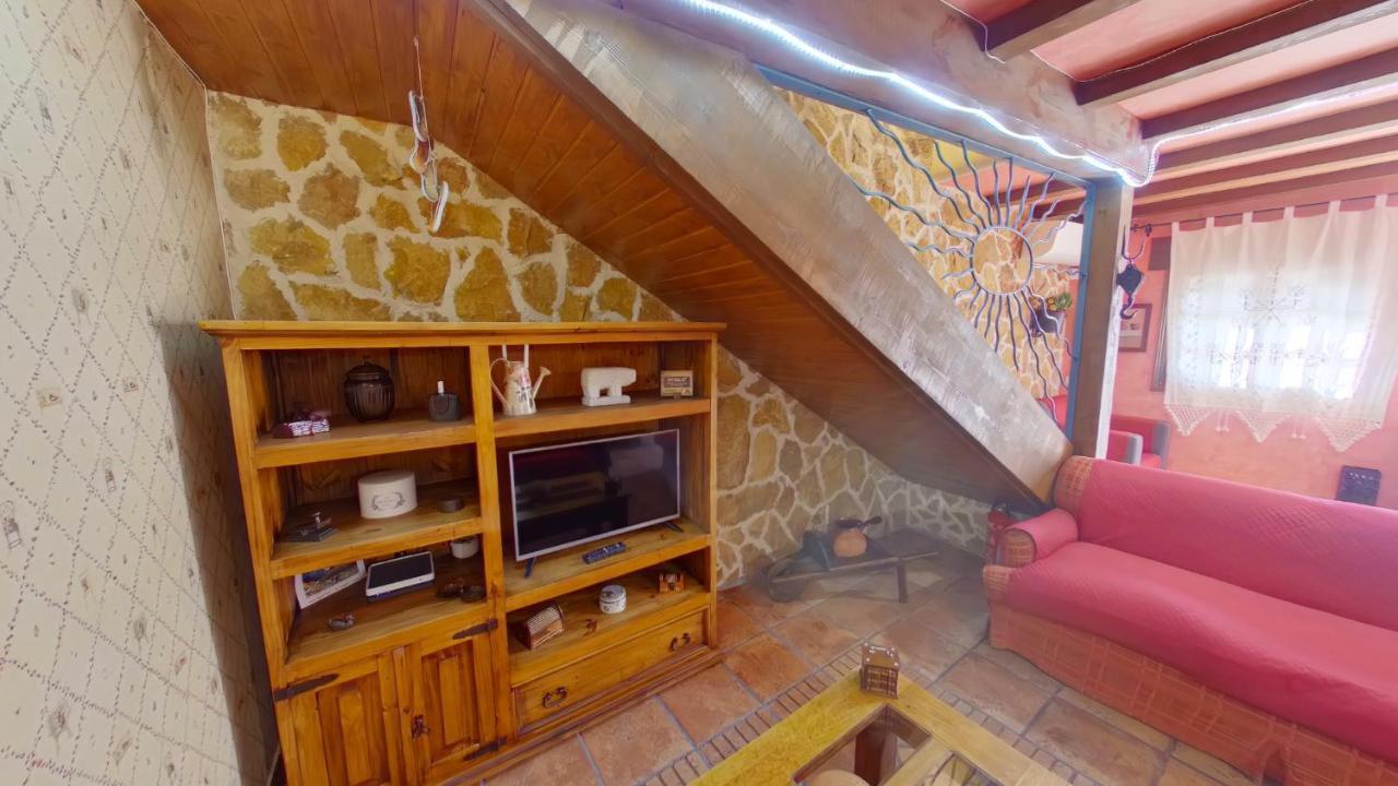 Ruralrut-El Tiemblo Wifi, Cabina De Hidromasaje, Aire Acondicionado Y A Pocos Metros De Zonas De Bano Naturales Exterior photo