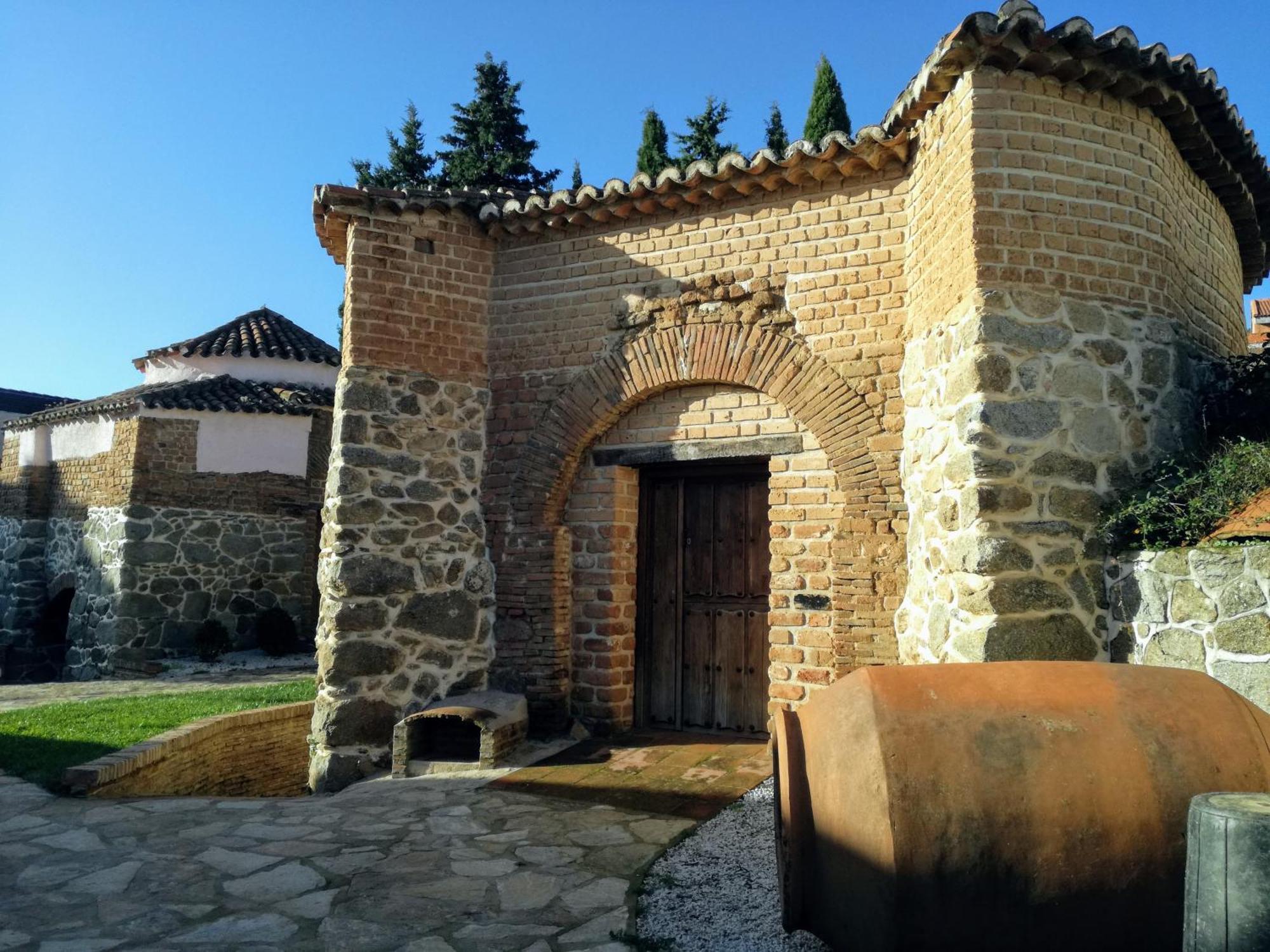 Ruralrut-El Tiemblo Wifi, Cabina De Hidromasaje, Aire Acondicionado Y A Pocos Metros De Zonas De Bano Naturales Exterior photo