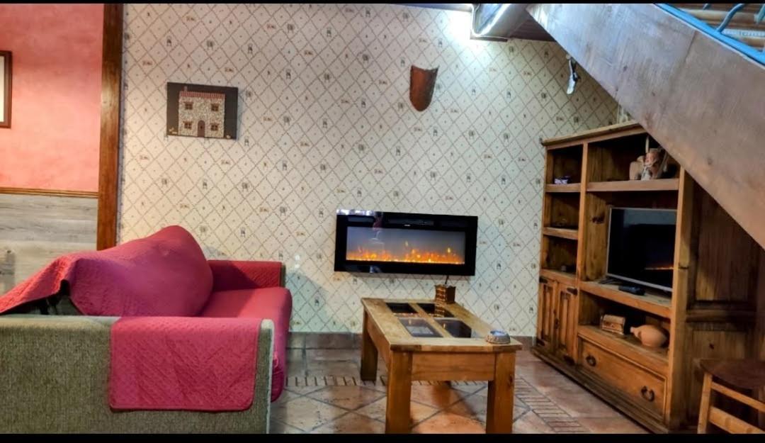 Ruralrut-El Tiemblo Wifi, Cabina De Hidromasaje, Aire Acondicionado Y A Pocos Metros De Zonas De Bano Naturales Exterior photo